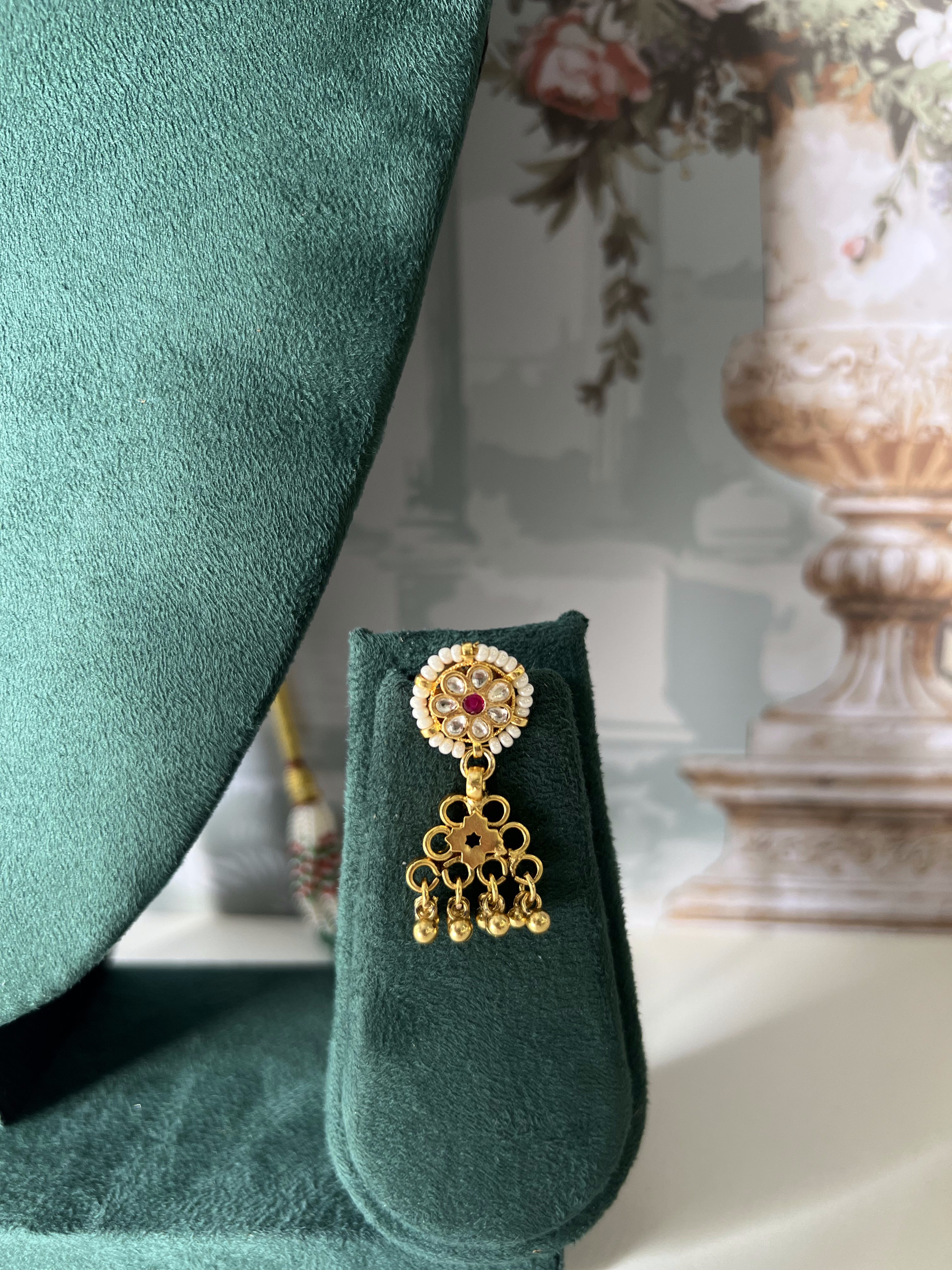Antique Gold Diamond-Weave Choker | Kundan Ruby Floral Medallion Necklace