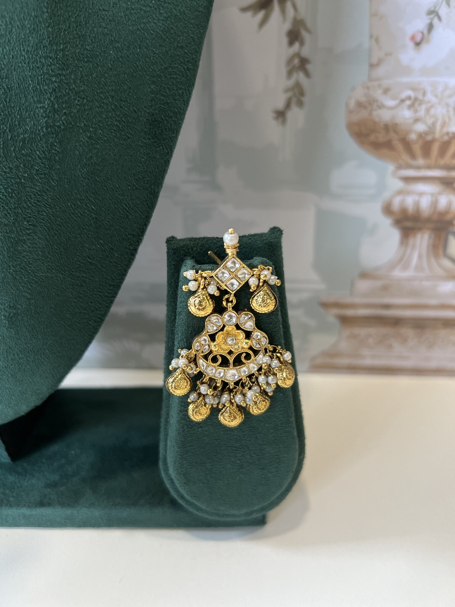 Aabha Antique Gold Plated Jadau Kundan Necklace Set