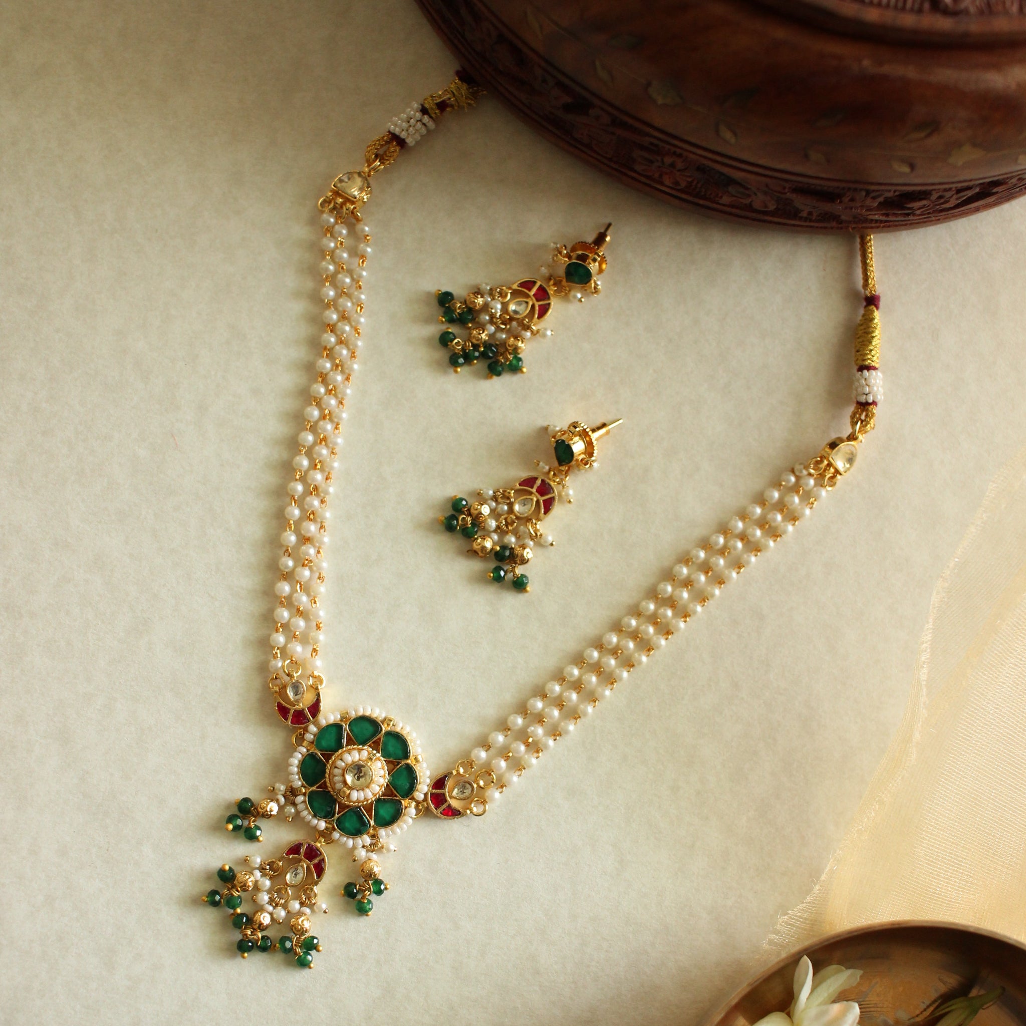 Jadau Floral Pearl Necklace Set