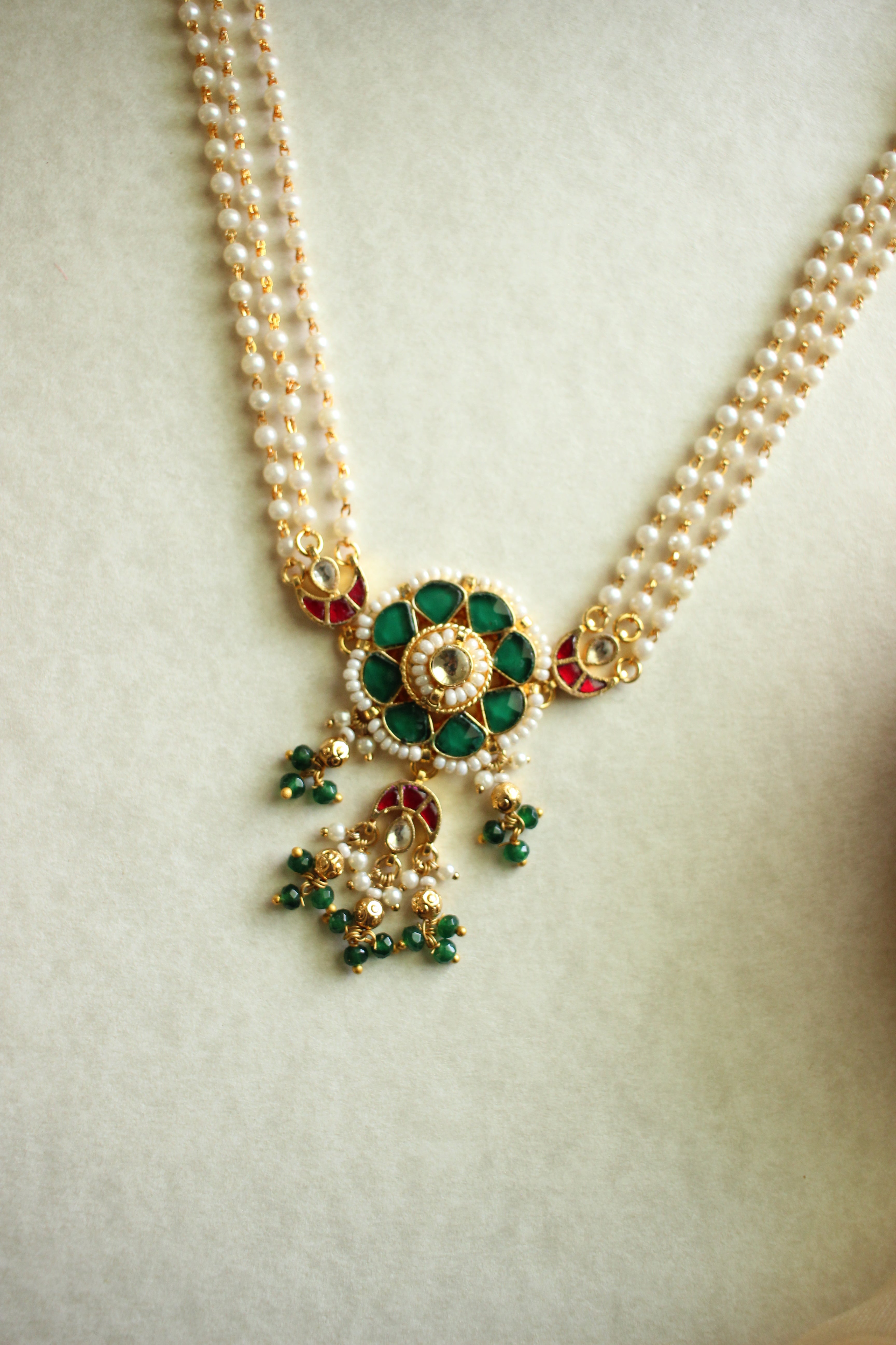 Jadau Floral Pearl Necklace Set