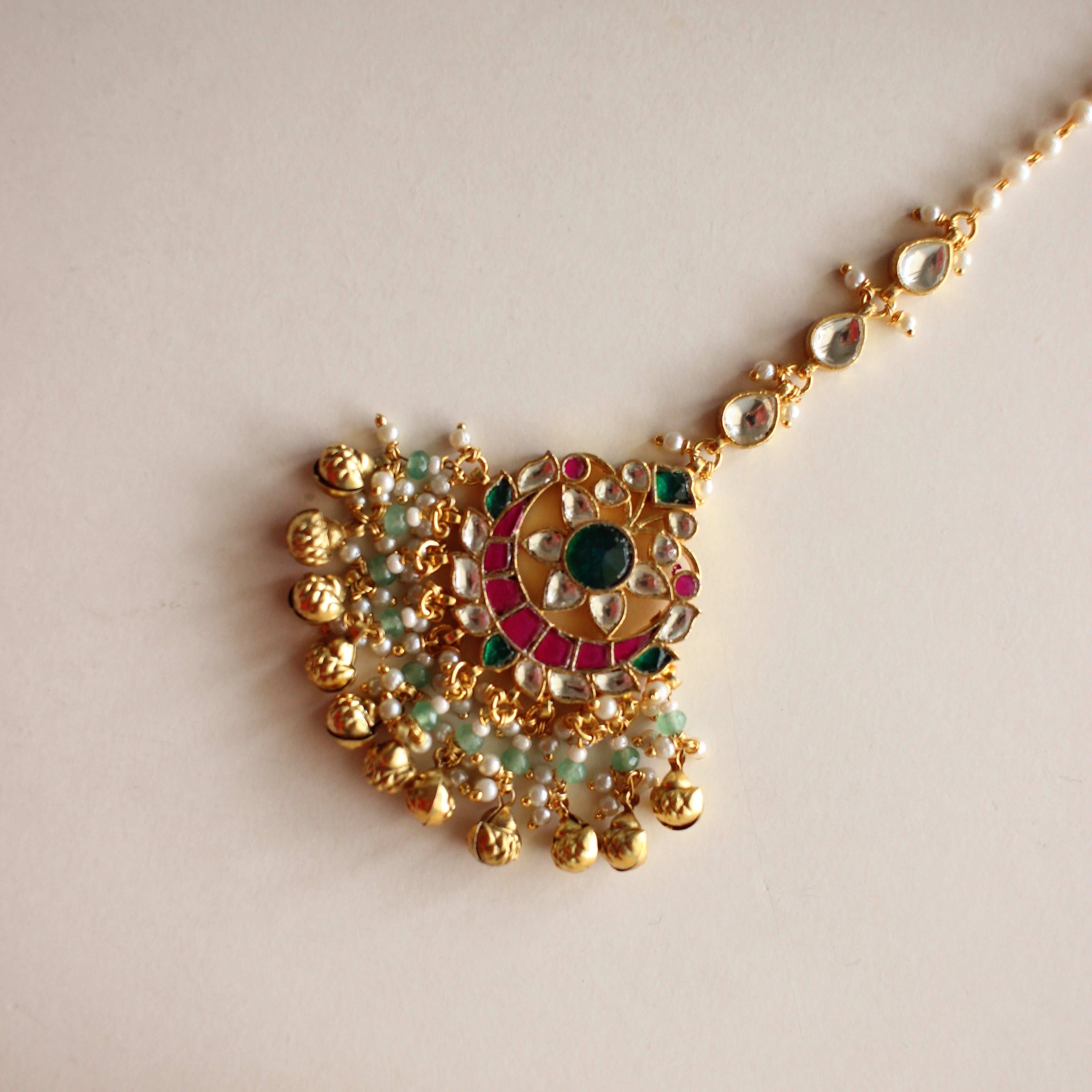 Antique Gold Kundan Maang Tikka – Peacock Fan Design with Emerald Center and Pearl Fringe