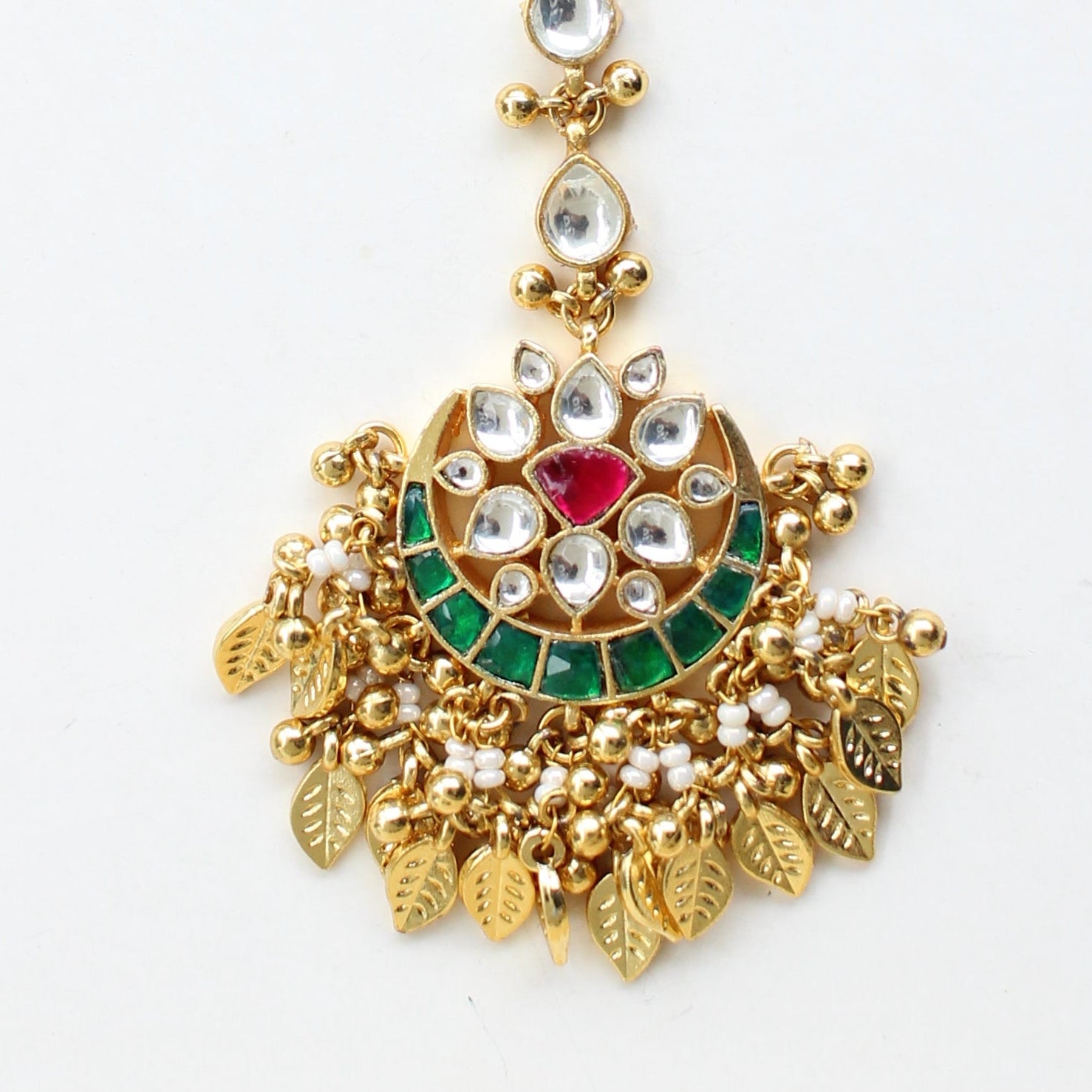Antique Gold Kundan Maang Tikka – Emerald & Ruby with Gold Leaf Fringe and Kundan Drop Chain