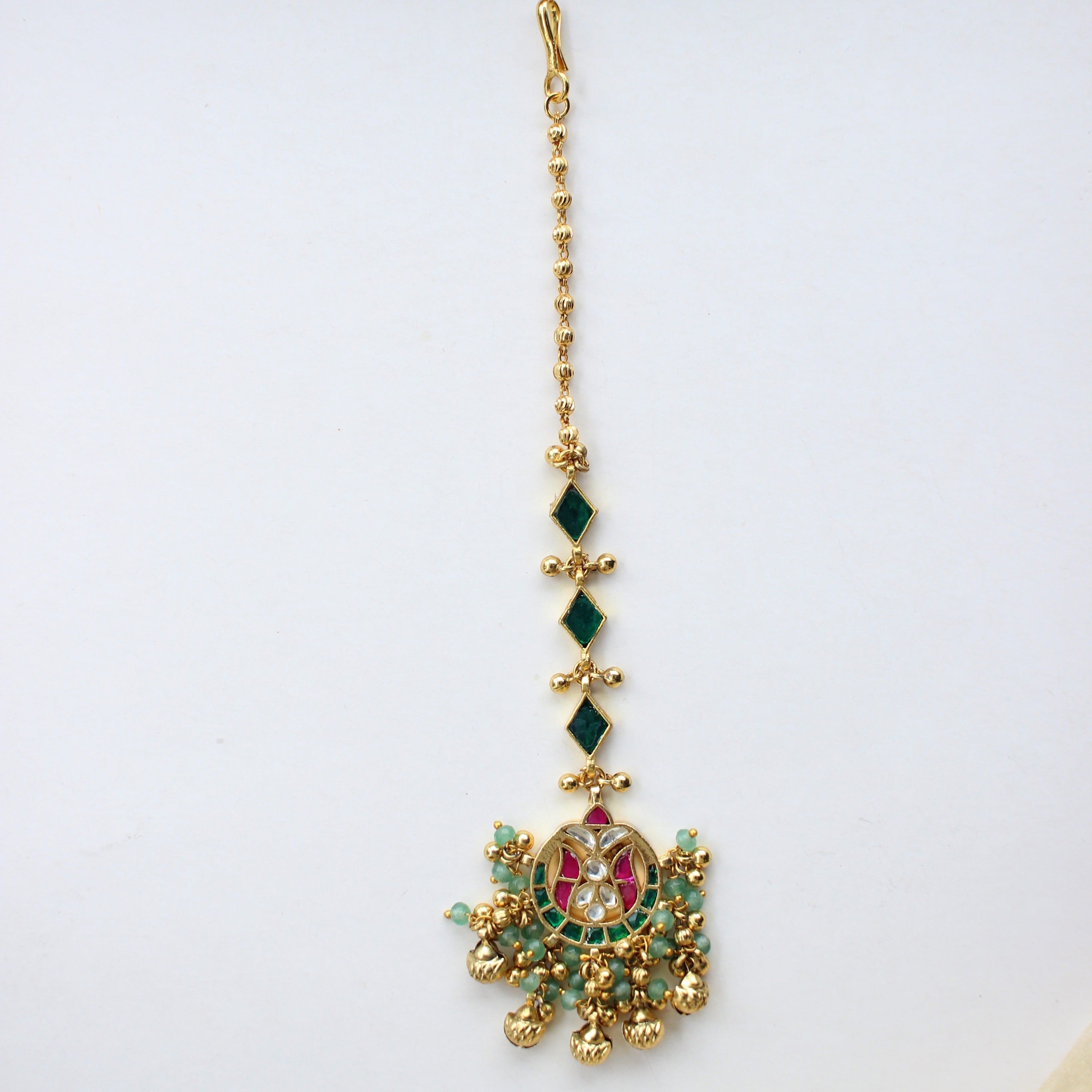 Antique Gold Kundan Maang Tikka – Emerald Bead & Pink-Green Enamel with Beaded Diamond Drop Chain