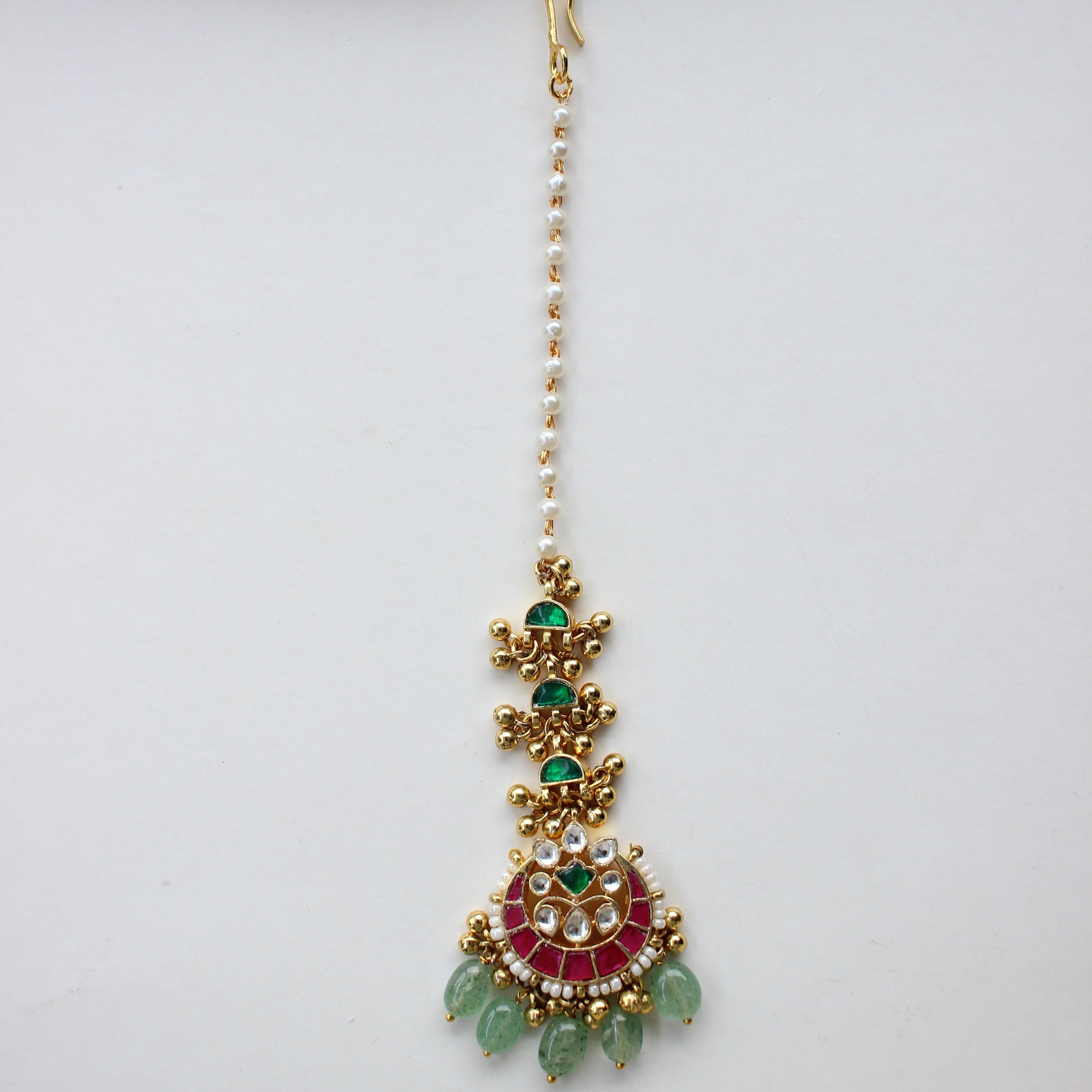 Antique Gold Kundan Maang Tikka – Ruby & Emerald with Jade Green Bead Fringe and Pearl Chain