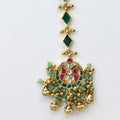 Antique Gold Kundan Maang Tikka – Emerald Bead & Pink-Green Enamel with Beaded Diamond Drop Chain