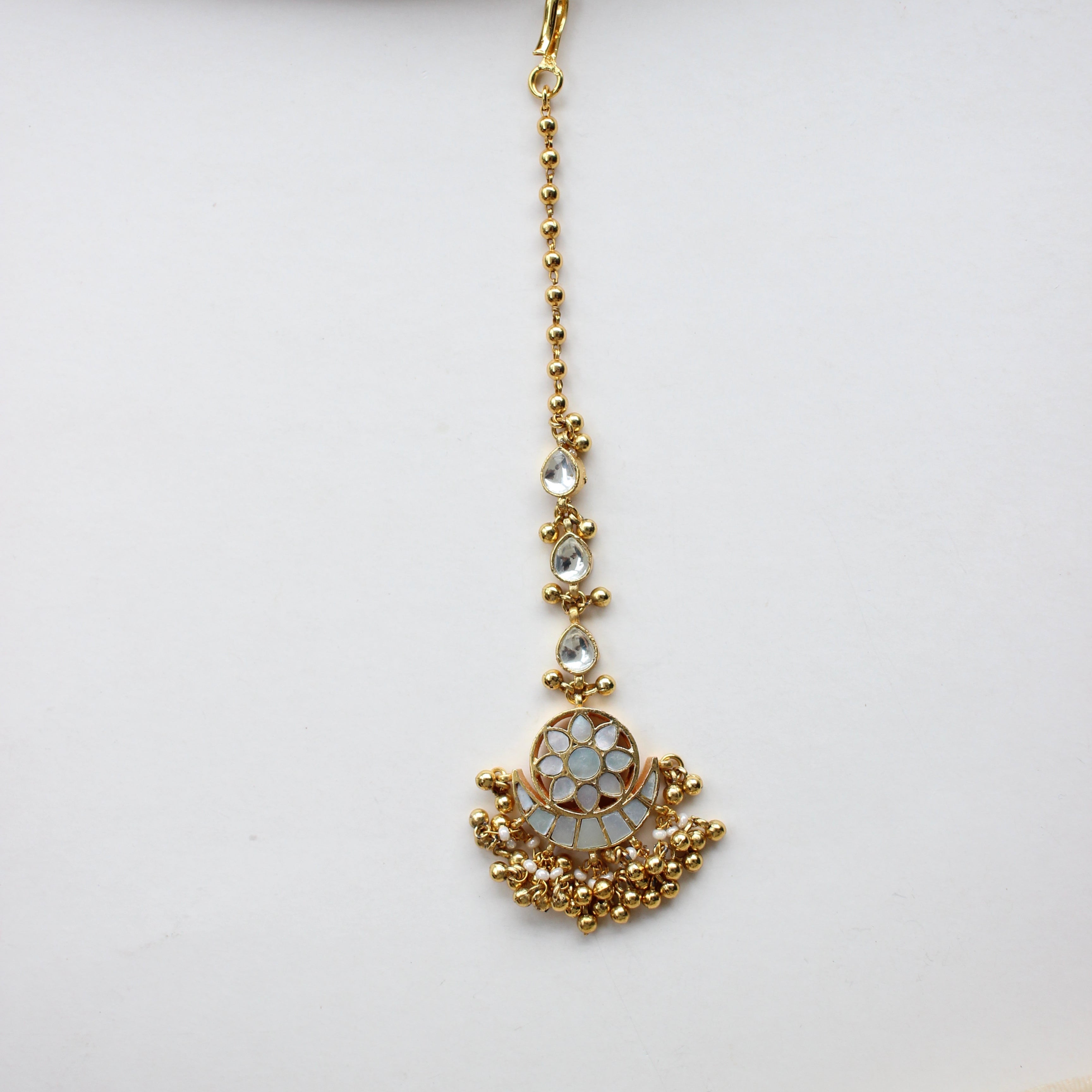 Antique Gold Maang Tikka – Mother of Pearl Floral Design with Pear-Drop Chain